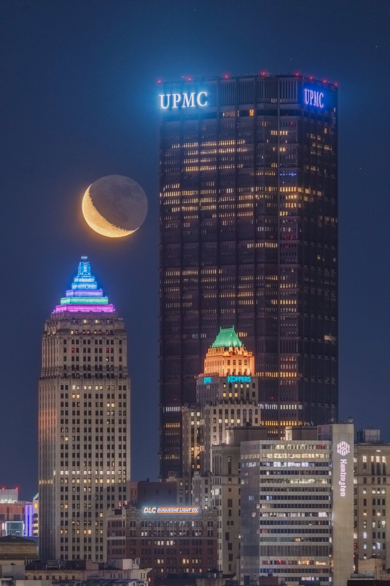 This morning I spent a few hours chasing the moon around #Pittsburgh, and my first stop was up on the North Side to capture the moon behind the Gulf Tower. The clear skies made for perfect conditions, allowing for some really fun compositions around the city. More to come.