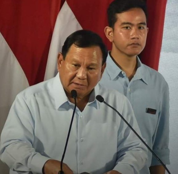 " Ya alloh, jadiken mreka Presiden &amp; Wakil Presiden.
Terserah dimana aja yang penting jangan di Indonesia.. " 🙏