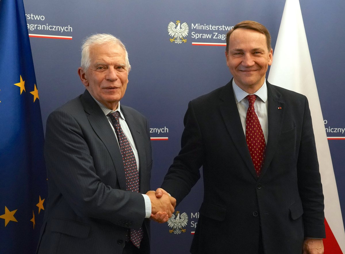 Important discussion with @sikorskiradek on Ukraine, the Middle East, including importance of continuing funding for @UNRWA and our new EU CSDP mission in the Red Sea, and EU-NATO cooperation. Grateful to #Poland for its unwavering support to #Ukraine within our EU family.