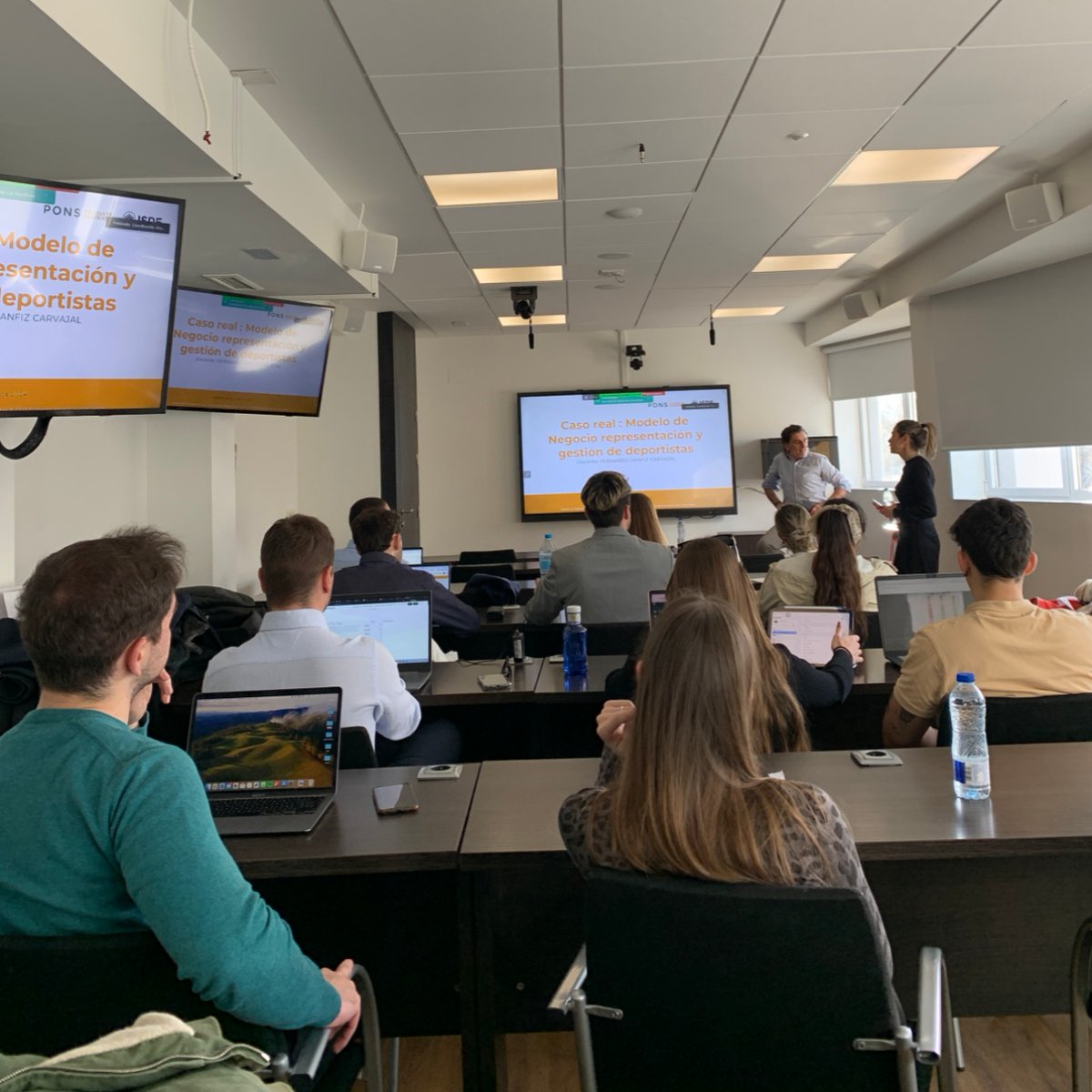 Cada nueva semana es un nuevo comienzo lleno de oportunidades 🎯 para nuestros alumnos . Y es que cada día les visita un nuevo docente. Un autentico profesional en activo con miles de anécdotas para contarles✅ .

 #PONStudents  #representación #manager #deportistas #artistas