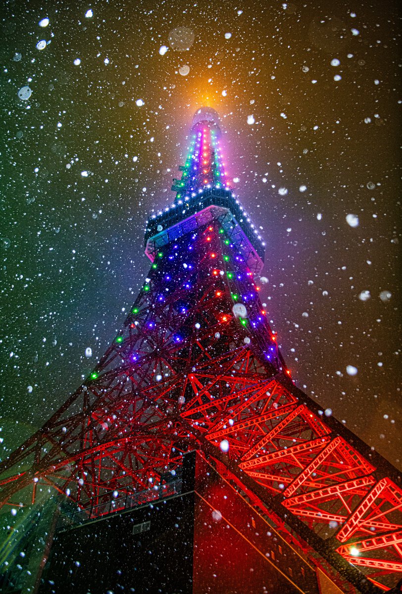 haskap1017's tweet photo. 今夜の大雪の中でも輝く東京タワーをどうぞ https://t.co/wwsklMyfUd