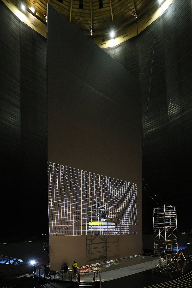 Gasometer_OB's tweet photo. Ausstellungstagebuch Eintrag II: Im Luftraum des #Gasometers über der Manege entsteht etwas Großes. Die mit 40 Metern höchste Leinwand der Welt ist das Highlight der kommenden #Ausstellung „Planet Ozean“ (ab 15. März)...
Weiterlesen unter: https://t.co/NYSWCTqOmN
Fotos: Böttger https://t.co/zG1qZja5Rp