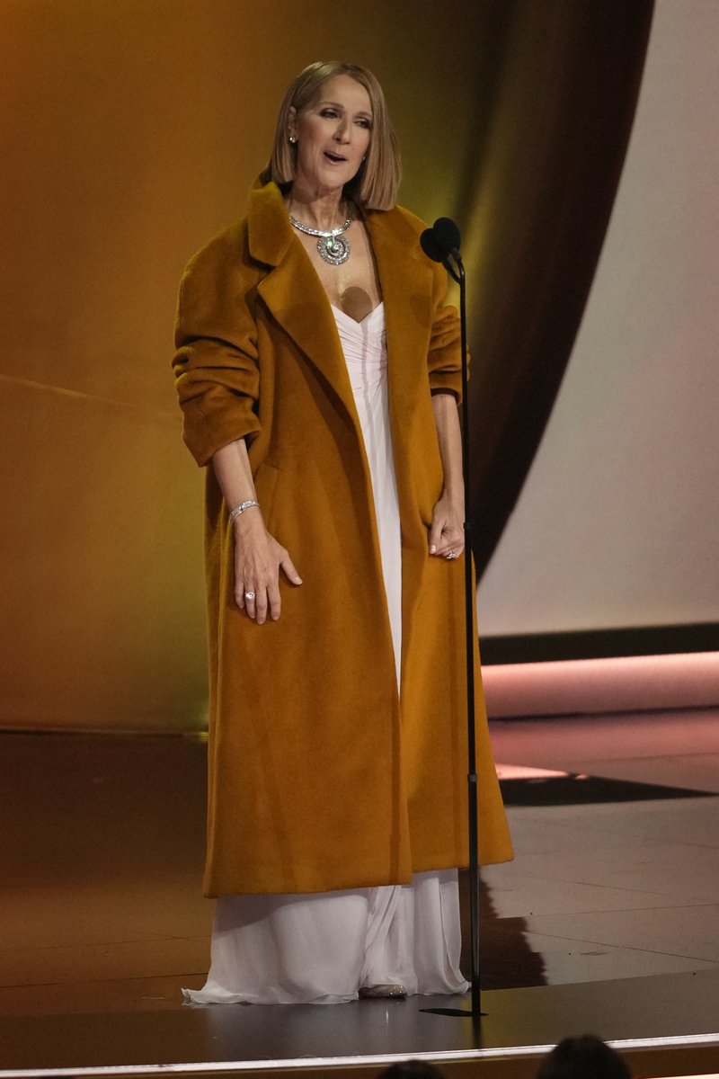 InsidePublic's tweet image. Céline Dion était à la 66ème édition des Grammy Awards 🥰
#GRAMMYs #celindion