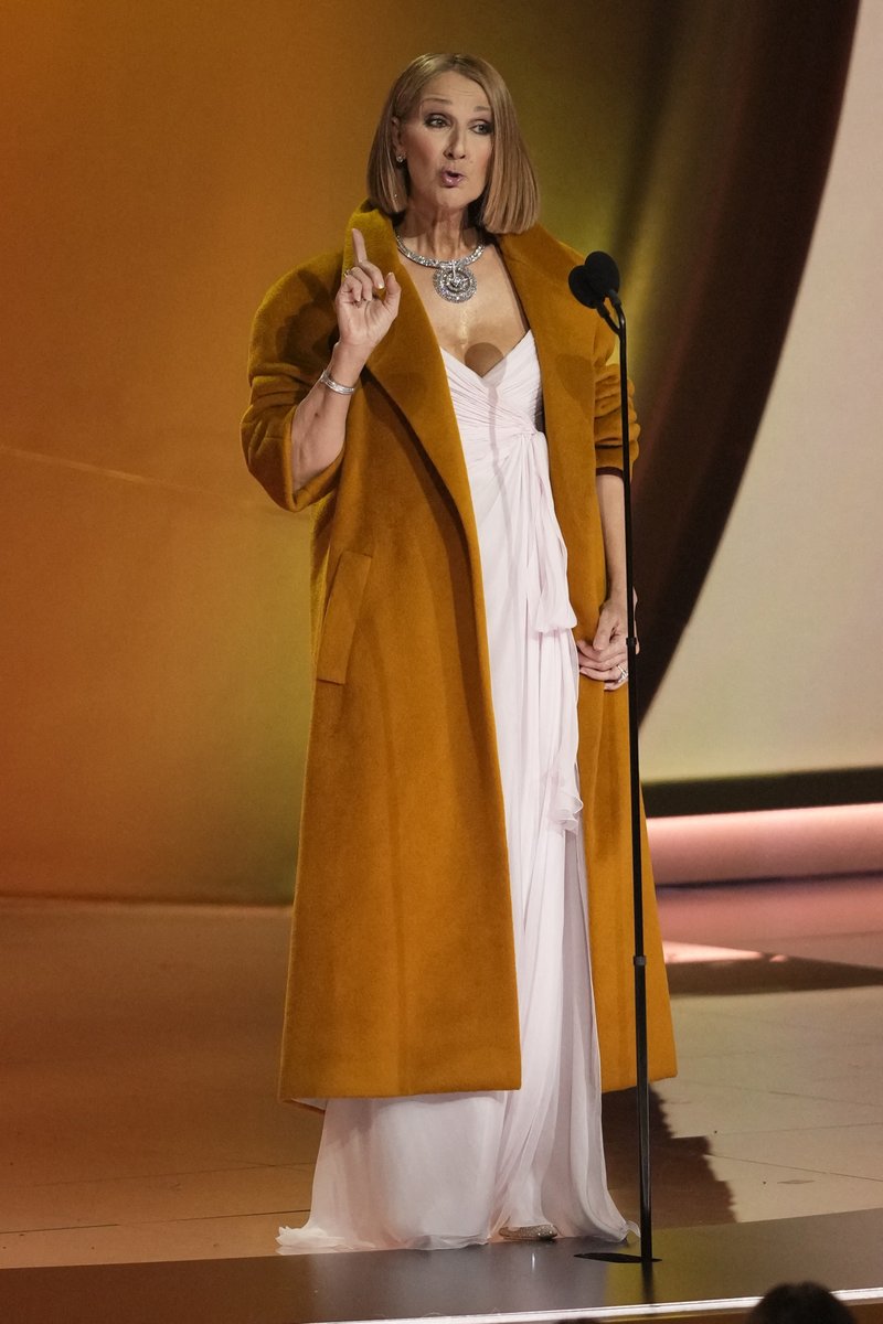 InsidePublic's tweet image. Céline Dion était à la 66ème édition des Grammy Awards 🥰
#GRAMMYs #celindion
