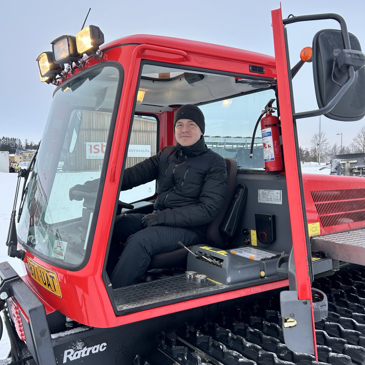 Eemeli Peltonen (@peltoneneemeli) on Twitter photo ⛷️❄️ Pääsin tänään tutustumaan Järvenpään liikuntapalveluiden opastuksessa hiihtoväylien ja ulkojäiden hoitoon. Suuri arvostus ja kiitos työstä, jolla pidetään huolta kaupunkilaisten liikkumismahdollisuuksista!
<a href="/JarvenpaanKaup/">Järvenpään kaupunki</a> #hyvinvointi ⛷️❄️ Pääsin tänään tutustumaan Järvenpään liikuntapalveluiden opastuksessa hiihtoväylien ja ulkojäiden hoitoon. Suuri arvostus ja kiitos työstä, jolla pidetään huolta kaupunkilaisten liikkumismahdollisuuksista!
<a href="/JarvenpaanKaup/">Järvenpään kaupunki</a> #hyvinvointi
