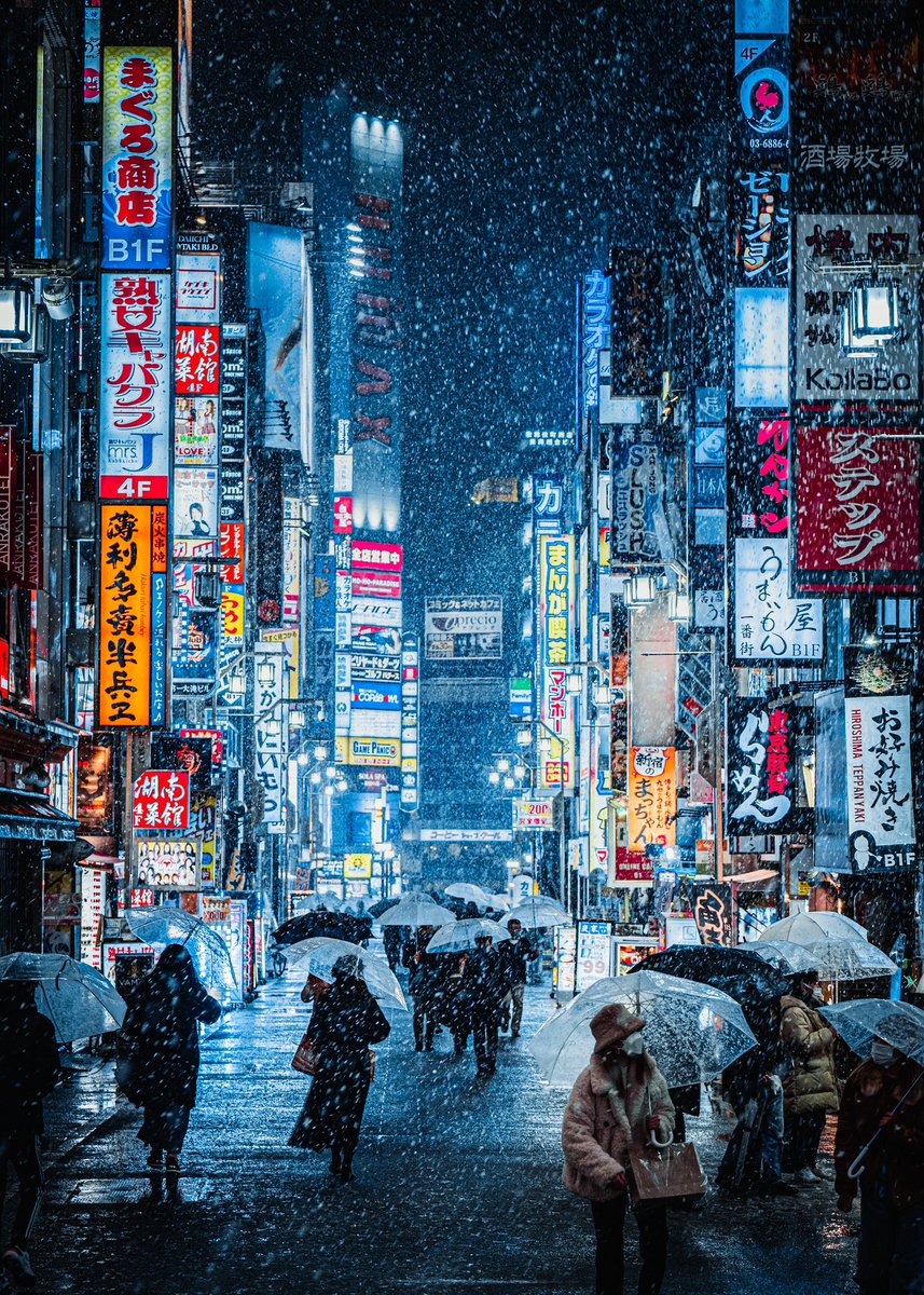 YTphotography1's tweet photo. 雪降る夜の新宿が美しかった。 https://t.co/5jtpBE2umu