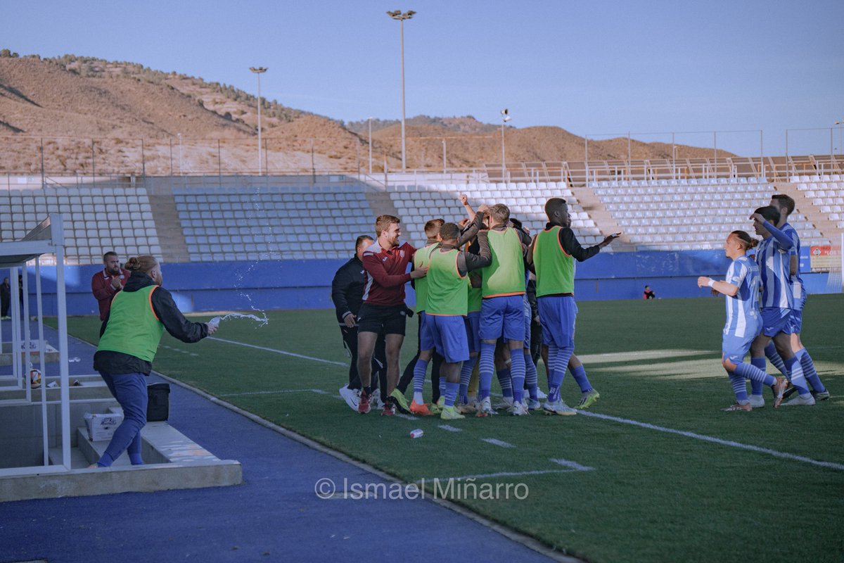 ¡𝐁𝐮𝐞𝐧𝐨𝐬 𝐝í𝐚𝐬, 𝐥𝐨𝐫𝐪𝐮𝐢𝐧𝐢𝐬𝐭𝐚𝐬! ☀️

🏋️‍♂️ Arrancamos la semana de trabajo con la vista puesta en nuestro choque frente al <a href="/CD_Algar/">CD Algar</a>.

Todos juntos, a por el objetivo 🍍

📸 <a href="/plugisma/">ismael miñarro</a> 

#ElFuturoEsNuestro