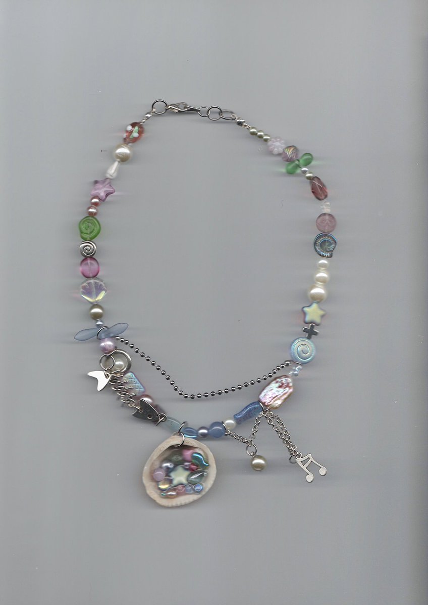 peechmart's tweet photo. Strawberries and shells https://t.co/Q9kiQ2kZZm