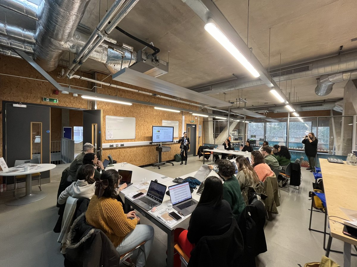 CultInformatics's tweet photo. Kicking off our workshop on Advanced 3D Digital Documentation of Material Culture at the @uniofbrighton in collaboration with @EMKP_BM as part our the AHRC funded project in Digital Skills in Visual and Material Culture #CultureDigitalSkills @ahrcpress https://t.co/oEVvPa1pM0