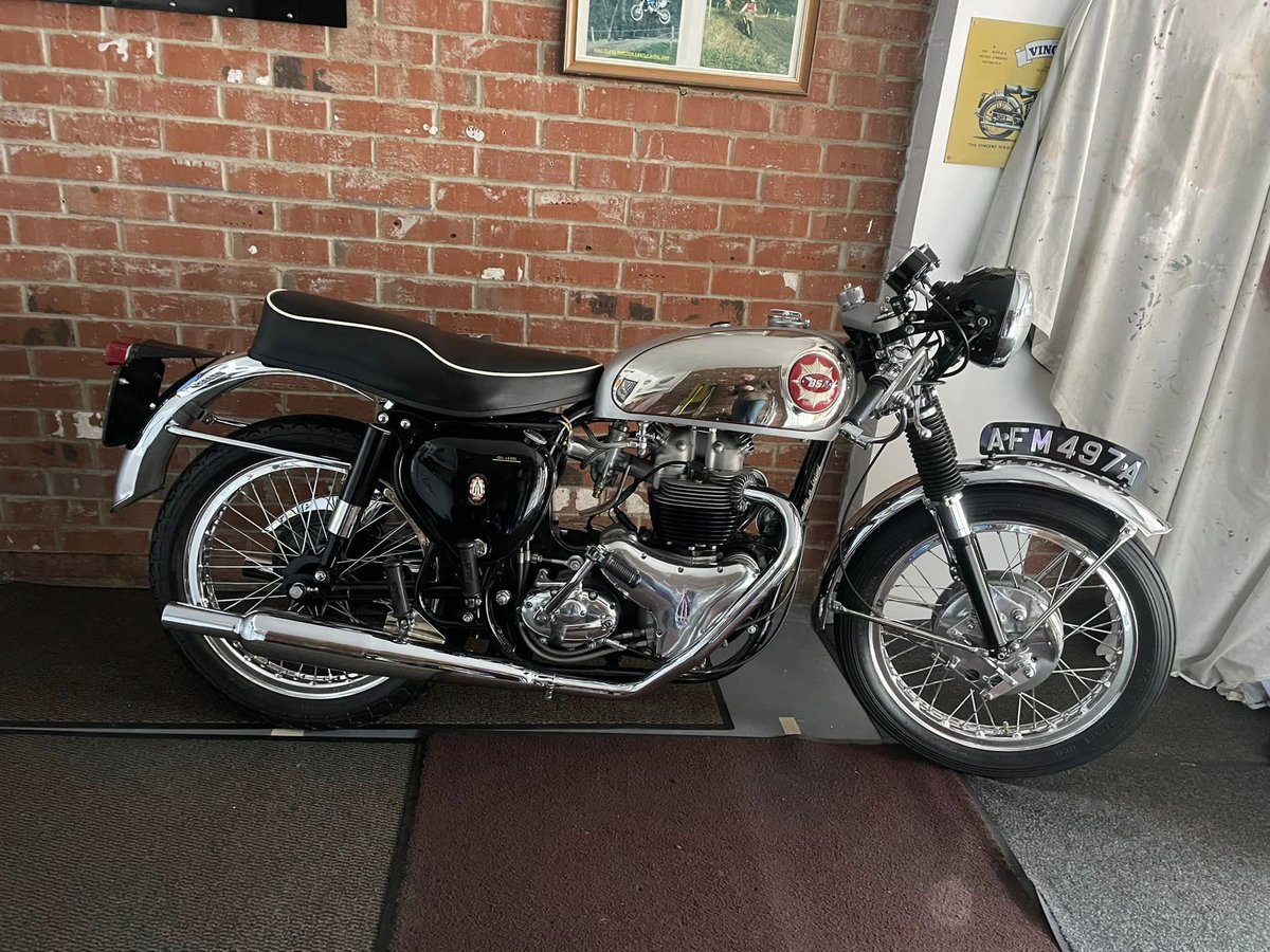 classicbikeshow's tweet photo. Stephen Dobbins beauty. What a fine example. Who would love to own this classic?
#motorcycle #motorbike #motorbikelife #classicbikes #classicbikeshows #classicbike #classicmotorbike #classicmotorcycle #motorcycleclub #motorcyclelife #classicbikeevents https://t.co/CYq3gi6qd4