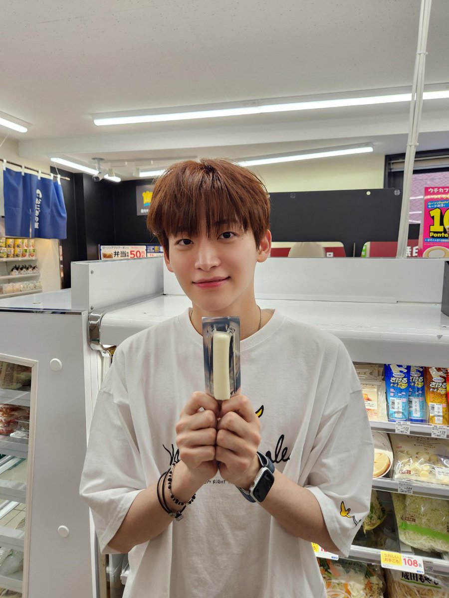 강모...뱀모...벨루가모...많은 모가 있지만 오늘은 생모🥳 생일축하해 정모형~
#태영 #HAPPYJUNGMODAY
#모구의_생일생일생일을_축하축하축하해