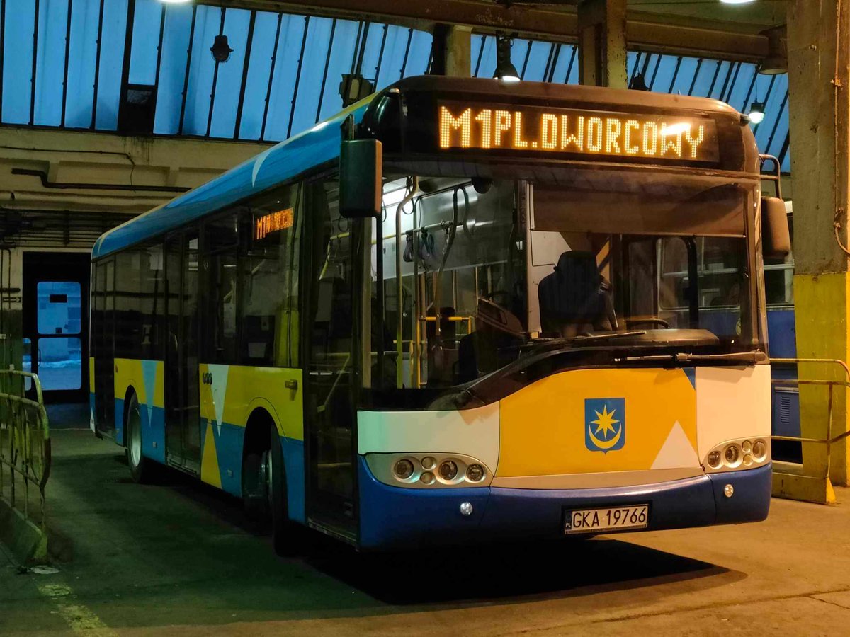 Za kilka tygodni planujemy wzmocnić linię M2, aby zwiększyć na niej częstotliwość kursów.
Nowy zakup ZDiTM #MińskMazowiecki już jest obklejany barwami miasta :)