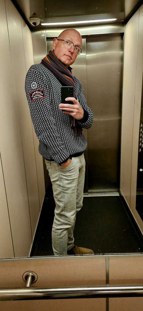 thePepijn's tweet photo. Groeten uit een lift! https://t.co/BLwiCjvucx