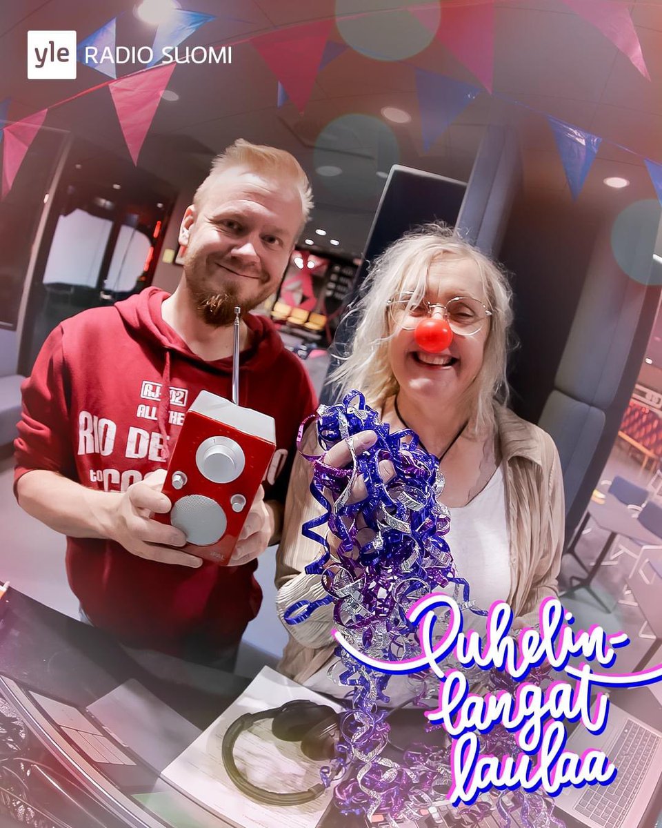 Muistoissamme Olga Ketonen Radio Suomessa klo 18-20.

Monista hienoista hetkistä mieleen jäivät parhaiten yhteiset Puhelinlangat laulaa -illat. Viimeiseksi niistä jäi marraskuinen lähetys, jonka kuva ohessa. 

Suru on suuri. Osanotto Olgan läheisille.