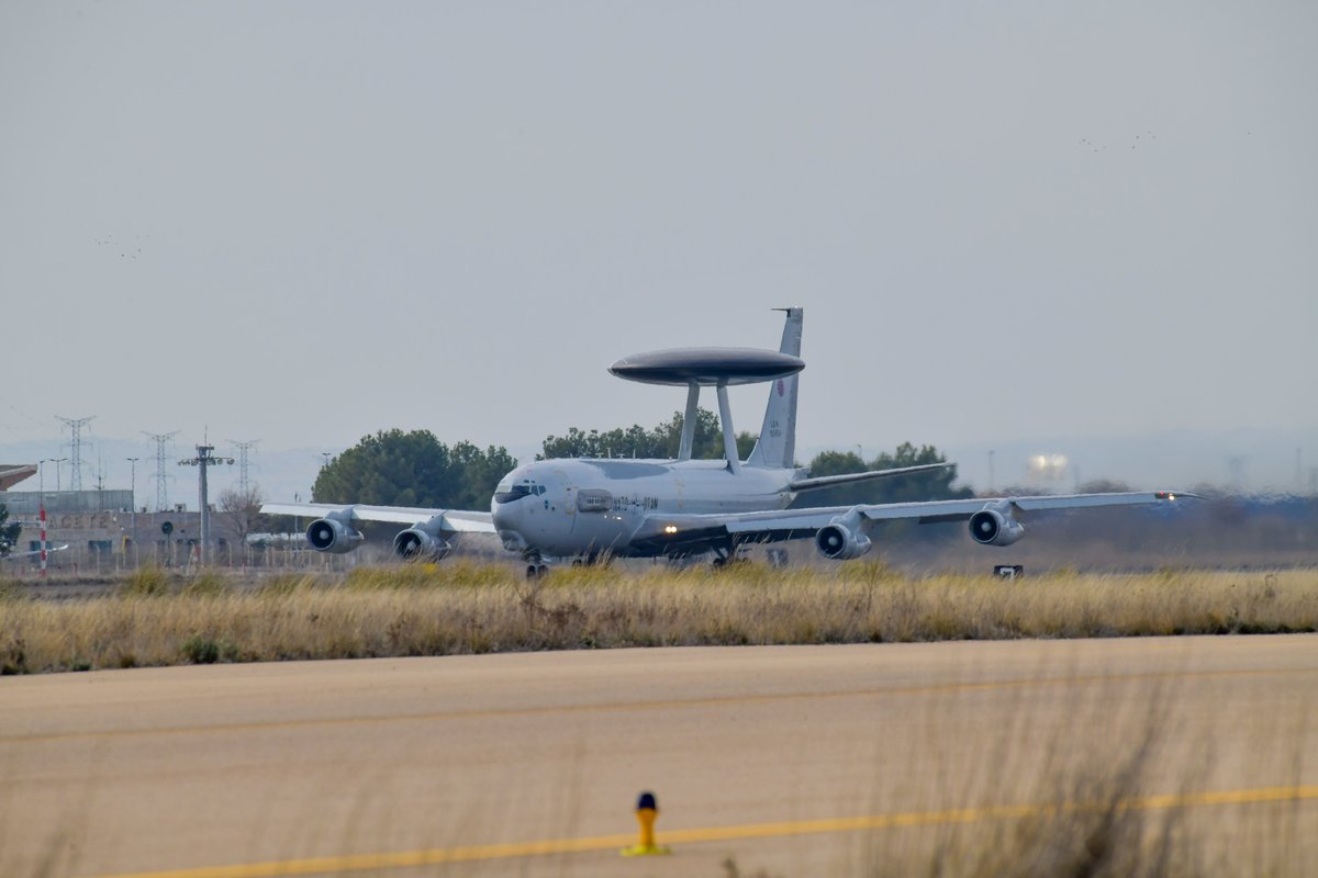 🇪🇸✈️ Last week, #NATO AWACS delivered critical tactical mission data to fighters, confronting daily demanding scenarios against peer and near-peer adversaries during TLP 2024-1. Read more: t.ly/CExlH