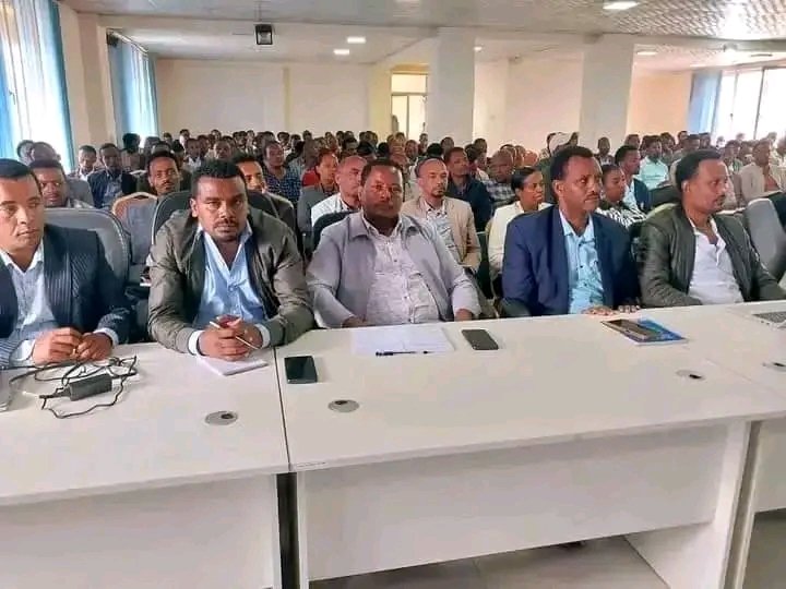 OromiaPParty's tweet image. Kenna tajaajilaa fooyyessuudhaan itti quufiinsa hawaasaa mirkaneessuun murteessaadha!
*****
Godina Wallaggaa Bahaatti gamaaggamni raawwii hojii Paartii fi Mootummaa kurmaana 2ffaa guyyoota sadihiif gaggeeffamaa ture xumurameera.