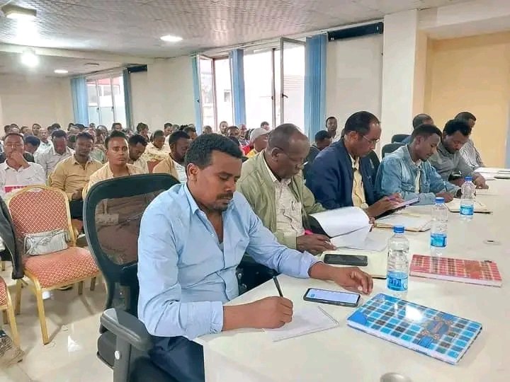 OromiaPParty's tweet image. Kenna tajaajilaa fooyyessuudhaan itti quufiinsa hawaasaa mirkaneessuun murteessaadha!
*****
Godina Wallaggaa Bahaatti gamaaggamni raawwii hojii Paartii fi Mootummaa kurmaana 2ffaa guyyoota sadihiif gaggeeffamaa ture xumurameera.