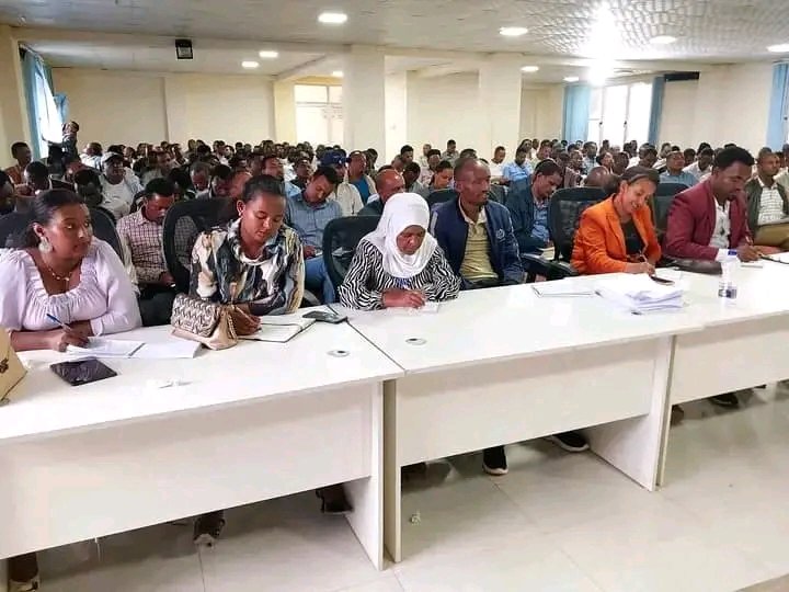 OromiaPParty's tweet image. Kenna tajaajilaa fooyyessuudhaan itti quufiinsa hawaasaa mirkaneessuun murteessaadha!
*****
Godina Wallaggaa Bahaatti gamaaggamni raawwii hojii Paartii fi Mootummaa kurmaana 2ffaa guyyoota sadihiif gaggeeffamaa ture xumurameera.