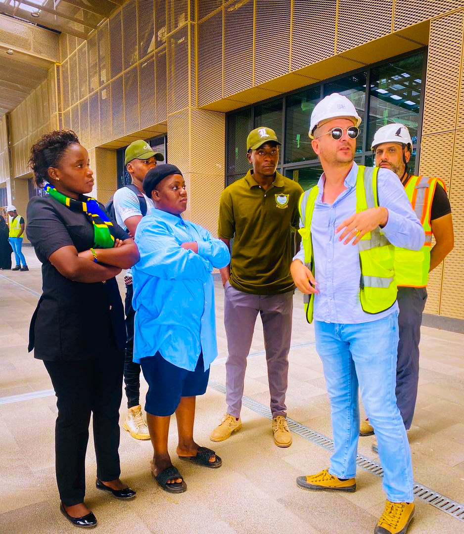 AmriDunia's tweet photo. @BabaMwita @IAMartin_ @MariaSTsehai @Mwabuk2Boniface @mwaipungu24 @Oleshangay @PMadeleka @ikulumawasliano @SuluhuSamia @WizarayaUC @fatma_karume SIKU YA JANA TAREHE 4 TUMEFIKA KUTEMBELEA NA KUKAGUA MIRADI YA SERIKALI IKIWA NI PAMOJA NA SGR,UJENZI UNAENDELEA KILA SIKU NA WAKO HATUA NZURI,NA MWAKA HUU LAZIMA SAFARI ZIANZE,@SuluhuSamia MAMA SAMIA ANAUPIGA MWINGI NA MITANO MINGINE LAZIMA APEWE https://t.co/h37AFoSsDZ