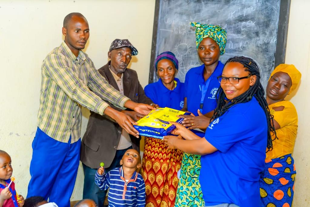 SFIRWANDA's tweet photo. The launched ECD was given the name of AHEZA signifying the beautiful future bestowed for the children raised in it, the activities done included sweet treats, material donations, and feeding facilitations, enriching the Center.
#LeaveNoOneBehind #SFICommunity #EducationForAll https://t.co/kzjgAJRwPa