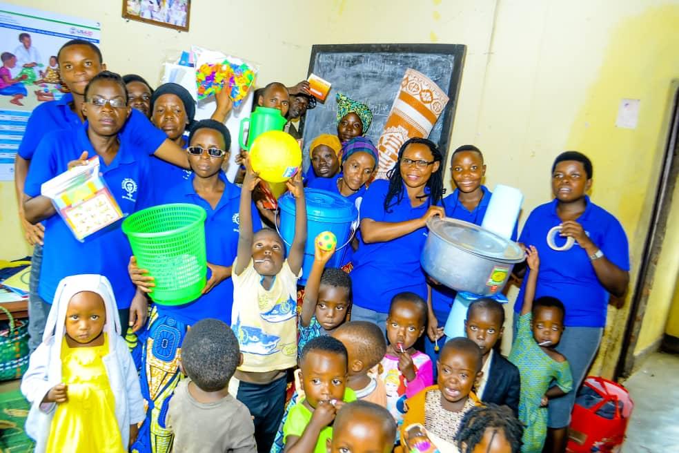 SFIRWANDA's tweet photo. The launched ECD was given the name of AHEZA signifying the beautiful future bestowed for the children raised in it, the activities done included sweet treats, material donations, and feeding facilitations, enriching the Center.
#LeaveNoOneBehind #SFICommunity #EducationForAll https://t.co/kzjgAJRwPa