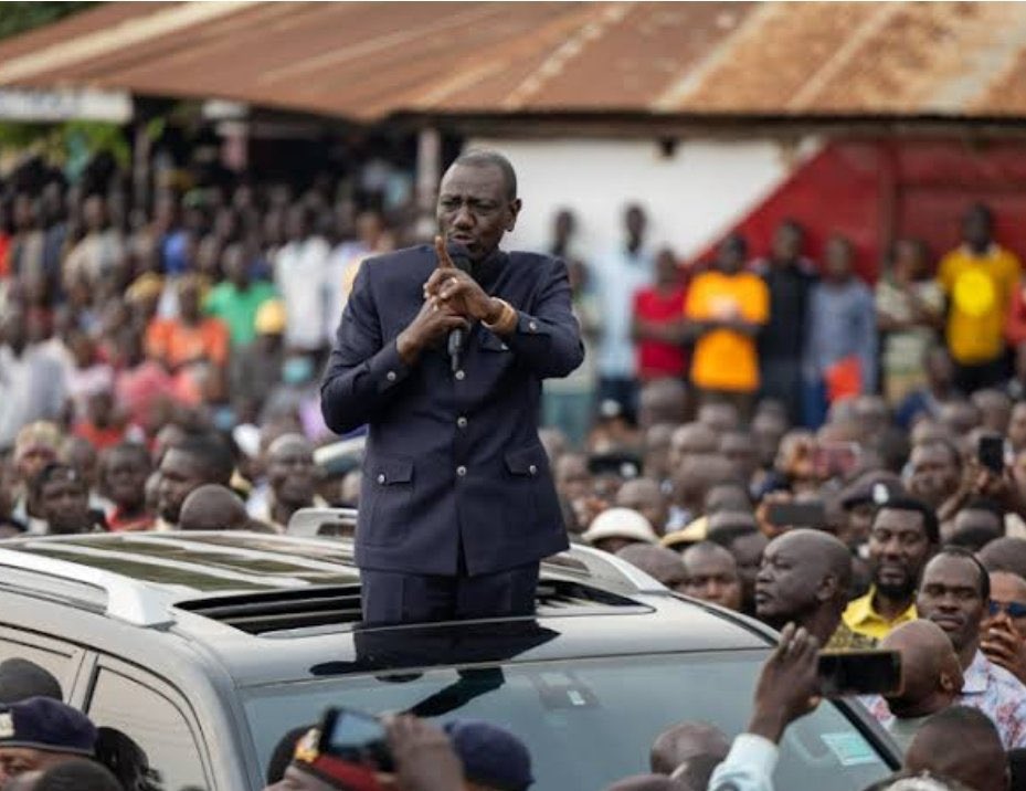 "nimeongea na manufacturers wa Laptops waweke dollars hapo ndani,ndo vijana wakifinya zinatoka"