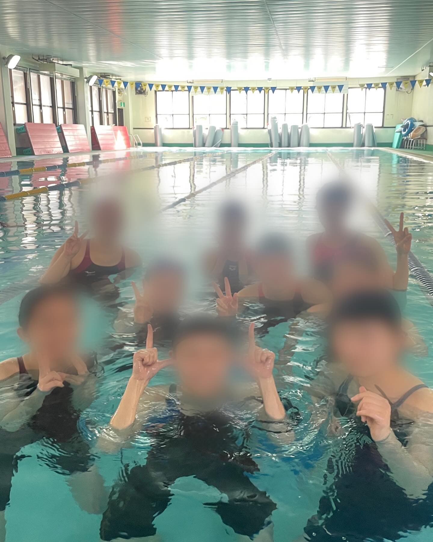 女子大水泳 