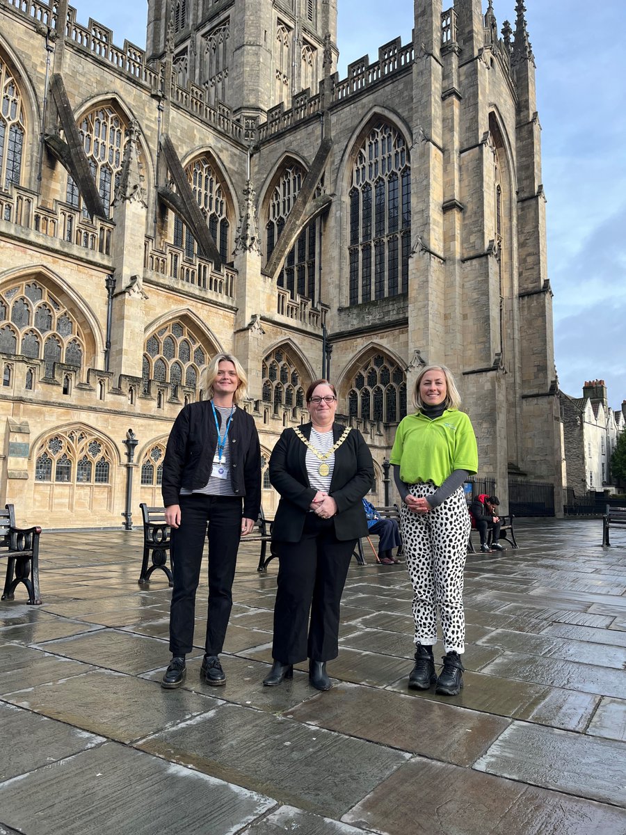 Two charities that provide vital medical and healthcare in and around the Bath area have received a total of £3,000 in donations from a Bath Christmas Market stallholder. @ruhxcharity @GWAAC newsroom.bathnes.gov.uk/news/local-med… @bathxmasmarket