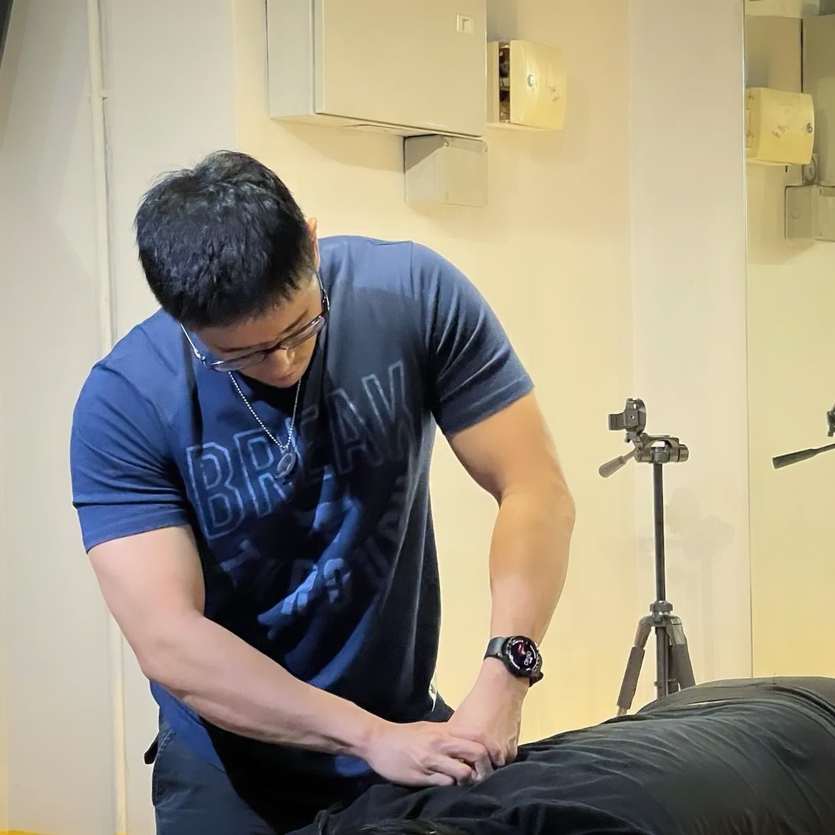 pyro0508's tweet photo. #sportsmassage : Rubbing the people in the right way since forever. Knead one in? Jom, PM tepi 🤙🤙 https://t.co/Ij5LA2bbb8