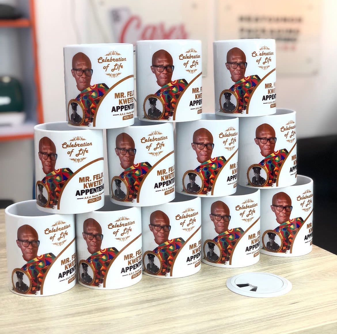 brainmonie's tweet photo. The gift specialist.
Whatever you need
Cooperate gift sets. Package for a friend, brother, mom, dad, girlfriend, boyfriend, wife, husband. Etc 
Funeral souvenirs
Wedding souvenirs 
And more call or WhatsApp 0574796555 https://t.co/bmfVYBJGwV