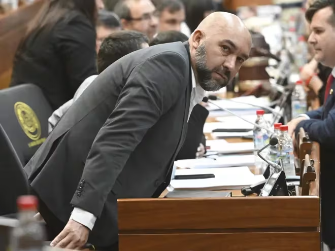 BogadoMayor's tweet photo. EL JUEZ DE JUECES
Ni siquiera es Abogado
Hasta donde ha llegado esta clase politica
cleptomana y nefasta. https://t.co/hSucRNt8ZO