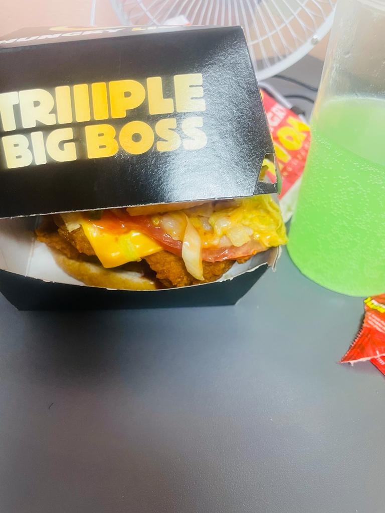 AlitaCD01's tweet photo. @hungrylion #HungryLionTriiiple #HomeOfTheTriiiple #NewKingofBurgers https://t.co/0wGCwSHkRQ
