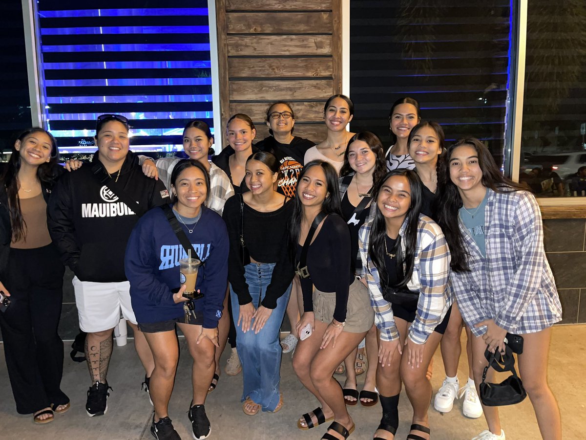 The girls &amp; coaches took me out for my birthday! I’m forever grateful for this team and coaching staff 🤍🙏🏽 leveled up to 35. We had a blast, now locking into states this week!! What we’ve been prepping all season for 😈