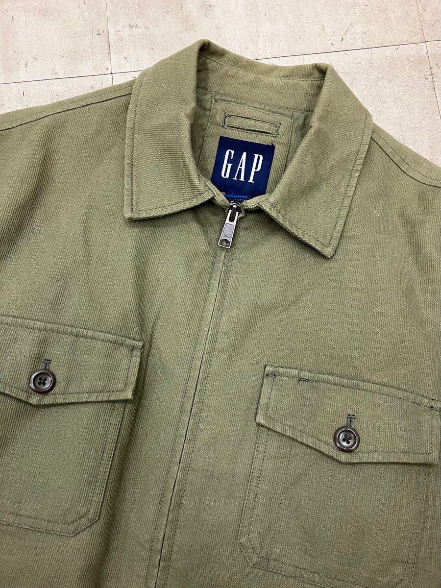 vector_chokuei's tweet photo. 【GAPについて】
カジュアルブランドの定番、#GAP  。手に取りやすい価格帯と、流行り廃りのないデザインが魅力のブランドですが…。実は今、ひと昔前のGAPのアイテムが一部で人気を集めているのはご存じですか？💡
#ギャップ #古着 https://t.co/mcjWqaKkHn