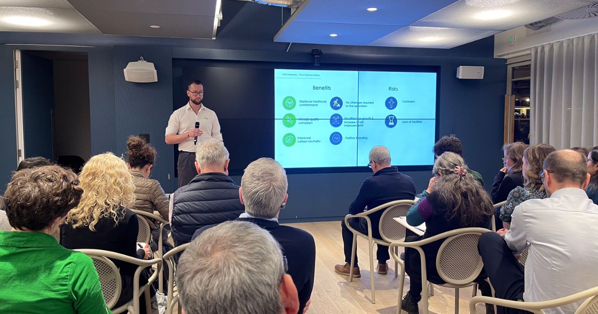 EnvarComposting's tweet image. Envar&apos;s team had an amazing time at the UK Compostable Coalition roundtable event! 🌿 

Our Head of Compliance, James Cooper, shared insights and exciting results from the recent UKRI funded trial of compostable packaging.

#CompostablePackaging