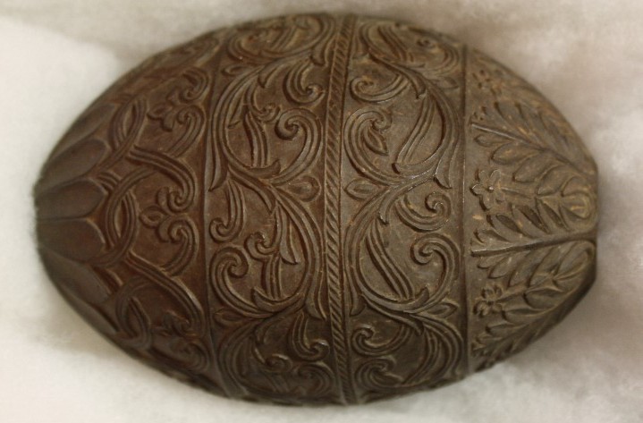 BuxtonMuseum's tweet photo. It's the #Grammys2024 π΅πΉ so we are sharing this photo of an #Ocarina.
This beautifully carved musical wind instrument made from two coconuts is part of our #RandolphDouglasCollection. π₯₯π₯₯
#BuxtonMuseumCollection #YourMuseumCollection https://t.co/3yBou1DMtF