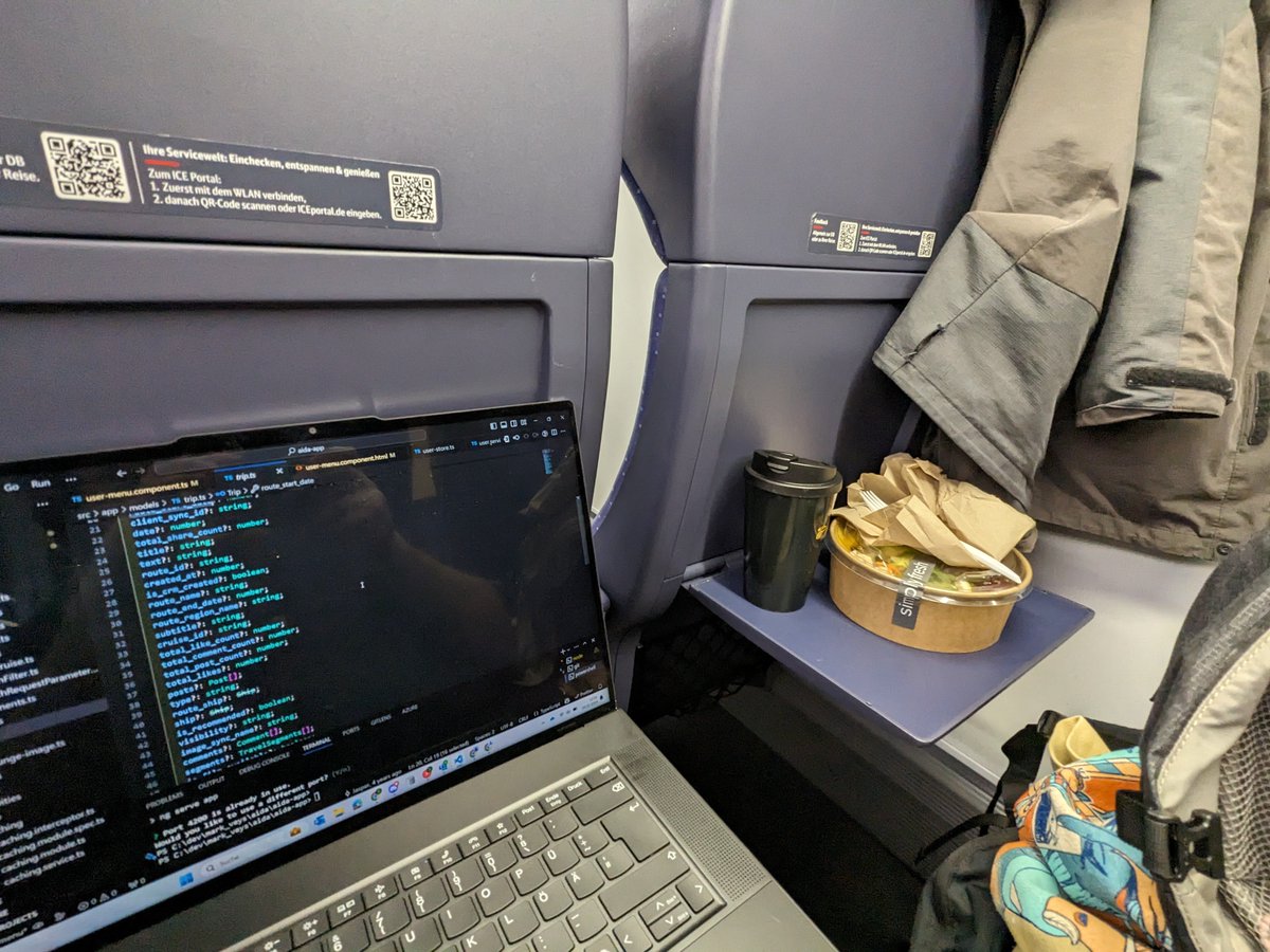 SirKto's tweet photo. Heute geht's pünktlich mit der @DB_Bahn Richtung Frankfurt zum #PPCF treffen. Tschibo tschoo! https://t.co/ZO8ja2M1xu