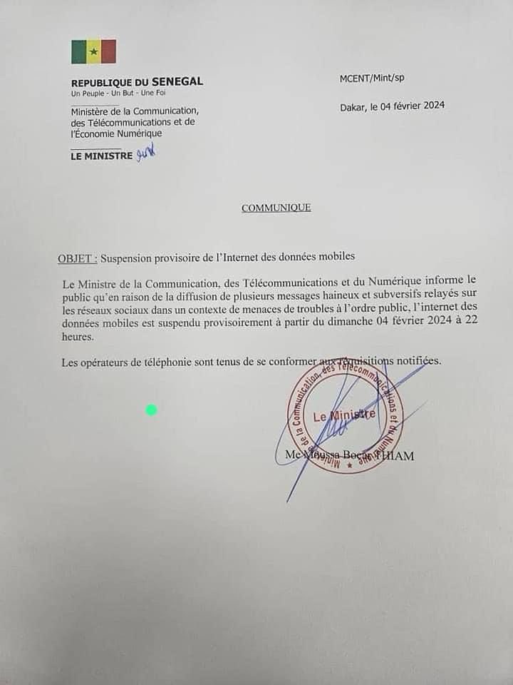 L'État du #Sénégal a décidé de couper l'accès à Internet via les réseaux mobiles (3G/4G), plongeant ainsi plus de 98% de sa population dans un isolement numérique. 
Cette coupure totale, bien au-delà d'une simple restriction des réseaux sociaux, marque une atteinte grave à notre