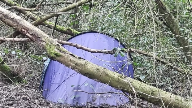 Kampement in bos Leidschendammerhout -  hetkrantje-online.nl/l/150904