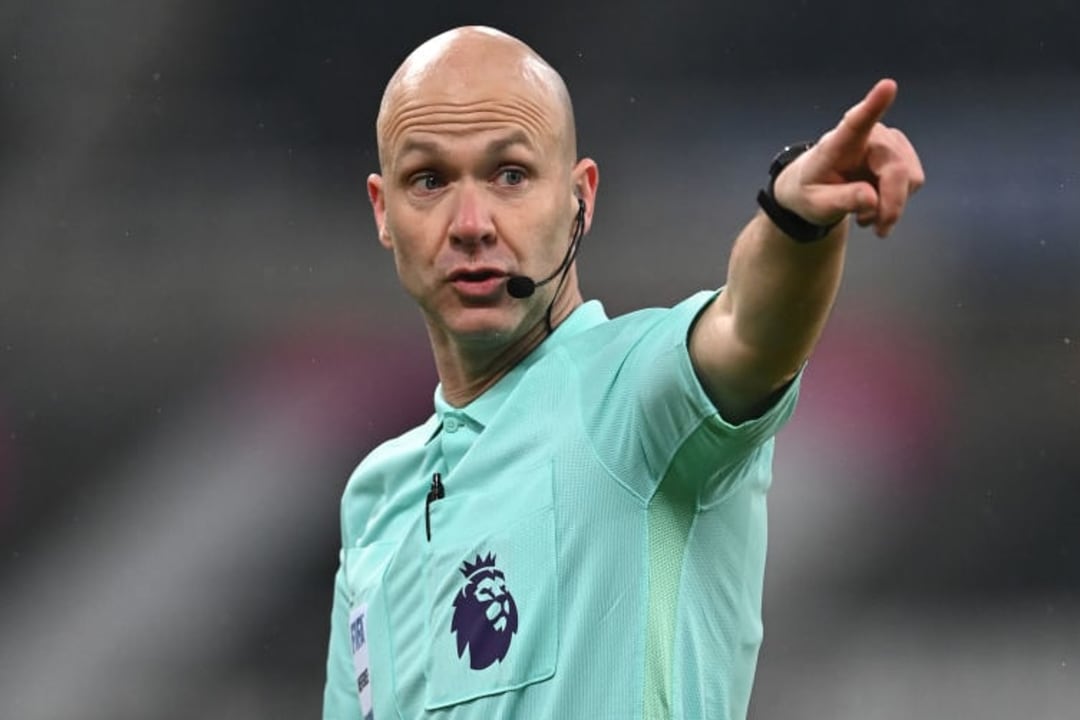 Origilista's tweet image. Klopp has 81 losses in his Liverpool career that's 468 games long thus far.

57 of them have come when the referee was bald.

40 of those 57 loses, Antony Taylor was the referee.

In essence, whenever Liverpool lose, the probability it's Antony Taylor being the referee is 70%.