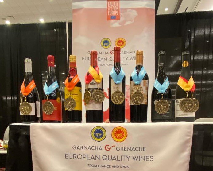 D.O. Cariñena | El Vino que Nace de las Piedras (@vino_piedras) on Twitter photo Monasterio de las Viñas 2019 Reserva <a href="/GrandesVinos_CA/">Grandes Vinos</a>, de la #DOCariñena 🍷🏅👉🏼 medalla de doble oro y reconocimiento al “mejor vino de la feria” en el certamen Access LIVE de Wine and Spirits Wholesalers of America (WSWA).
#winelovers #aragonalimentos
elvinodelaspiedras.es/comunicacion/n… Monasterio de las Viñas 2019 Reserva <a href="/GrandesVinos_CA/">Grandes Vinos</a>, de la #DOCariñena 🍷🏅👉🏼 medalla de doble oro y reconocimiento al “mejor vino de la feria” en el certamen Access LIVE de Wine and Spirits Wholesalers of America (WSWA).
#winelovers #aragonalimentos
elvinodelaspiedras.es/comunicacion/n…