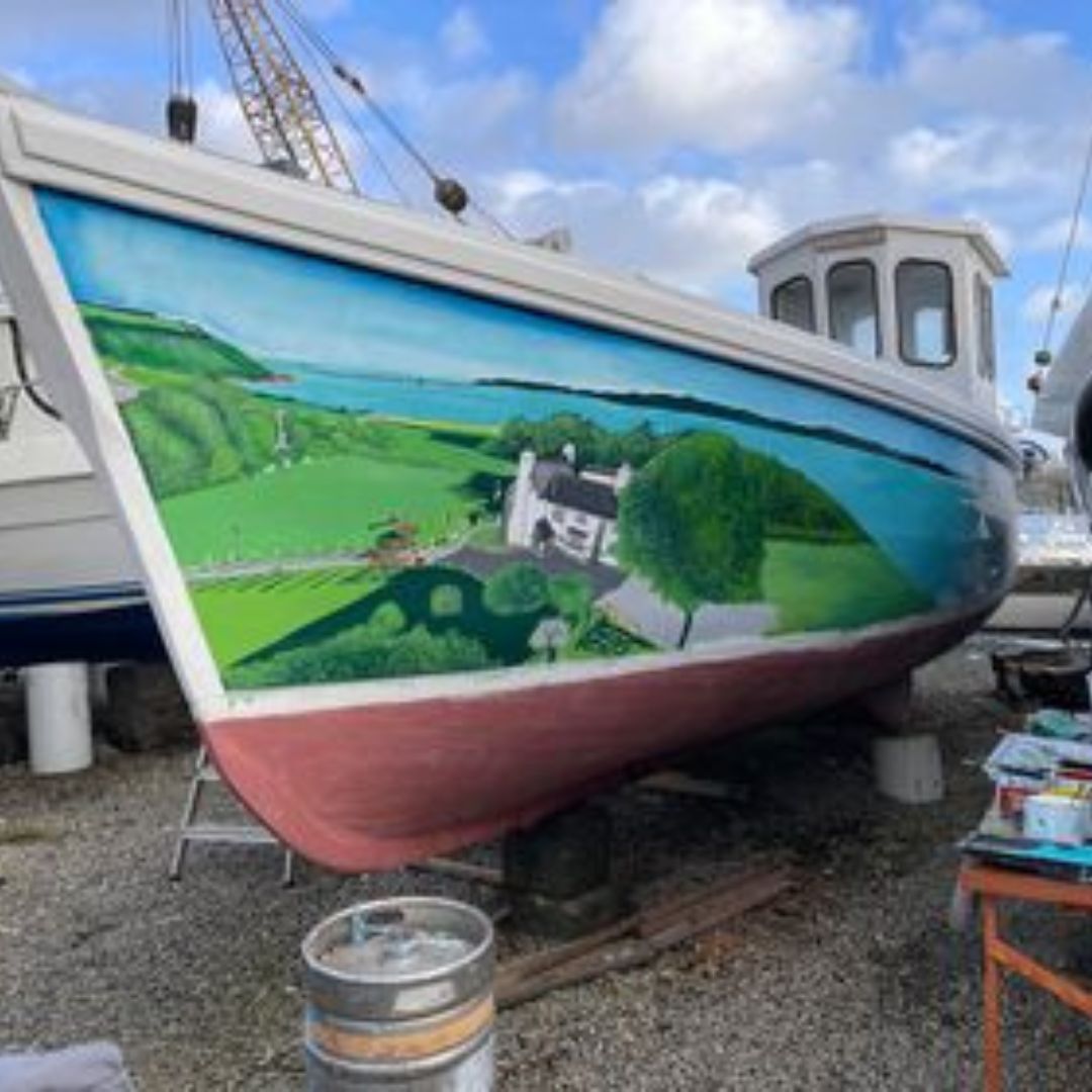 PlymCultureUK's tweet image. Have you ever seen a mural on a boat? 🤔

Neither had Neal Stoneman who owns St Anne's House, so he commissioned local artist Kevin Preston to liven up the side of his 26 foot boat. ⛵

We love to see unique and creative artwork appearing across the city.

📸 @drawingpower