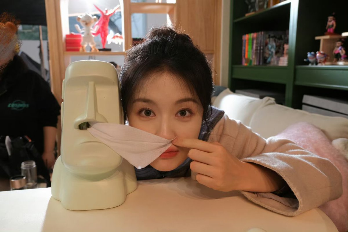 oyoe_niudi's tweet photo. [24/02/04] 🦋 Li Landi's Studio Update! 2/2

" Random snaps in between part-time jobs📸
Click to check out, daily routine on set @/lilandi "

#LiLandi #李兰迪 #이란적 #หลี่หลานตี๋ #LandyLi #LiDahe #XiaoLan #TheStarryLove #cdrama https://t.co/eXPsTf9TBL
