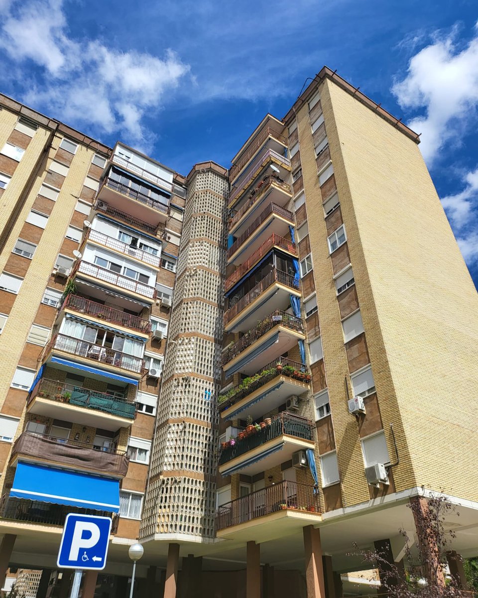 RehabCrolec's tweet photo. ¡Iniciamos nueva actividad en #Móstoles, #Madrid! Arrancamos una serie de proyectos en la zona con las obras de mejora de la #eficienciaenergética en el número 31 de la calle Magallanes, un bloque de 80 viviendas 📷 https://t.co/POV0ntOuV3