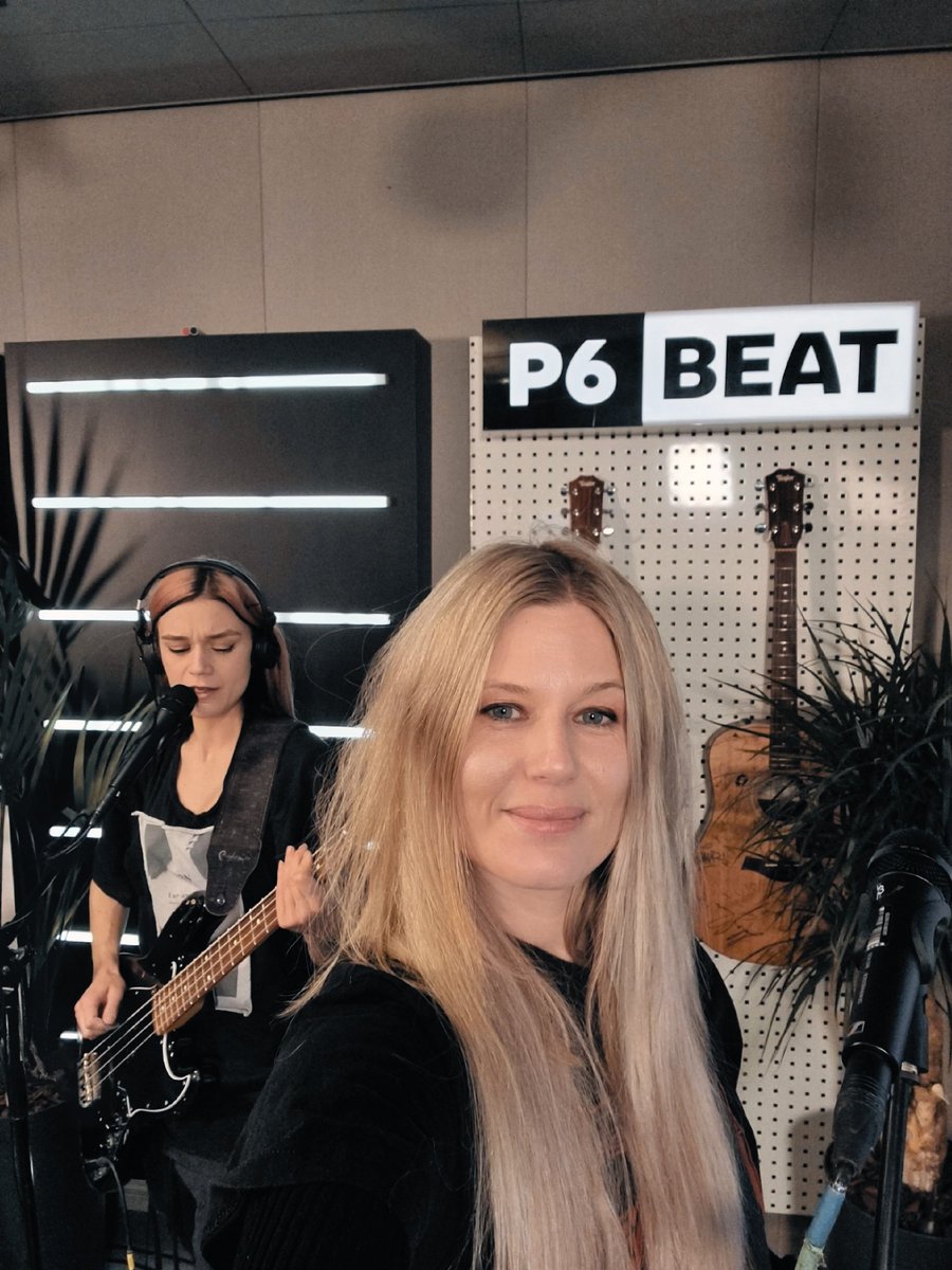 MajaShining's tweet photo. Went live on Danish radio with #Myrkur giving 𝑩𝒍𝒂𝒛𝒊𝒏𝒈 𝑺𝒌𝒚 from Spine its live-debut 🎙️🎸🎶
(≈2t 12) https://t.co/e8Ob4VsNMi
#p6beat #morgenbeatet https://t.co/7U8aF4bfcZ