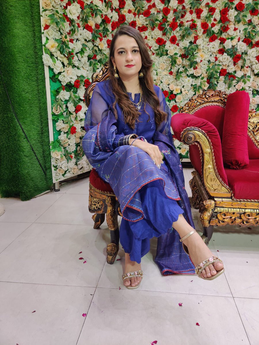 #weddingday 💫✨
Dec to January are consider as National Shaadi Season for Pakistanis😁😂
Wearing this Beautiful Eastern Attire that glimpse Royal blue in a very astonishing way is from @zeenwoman 👗 @walkeaze 👛#styloshoes 
@SkagenDenmark ⌚️
#LoveIsland #JUNGKOOK #skagendenmark