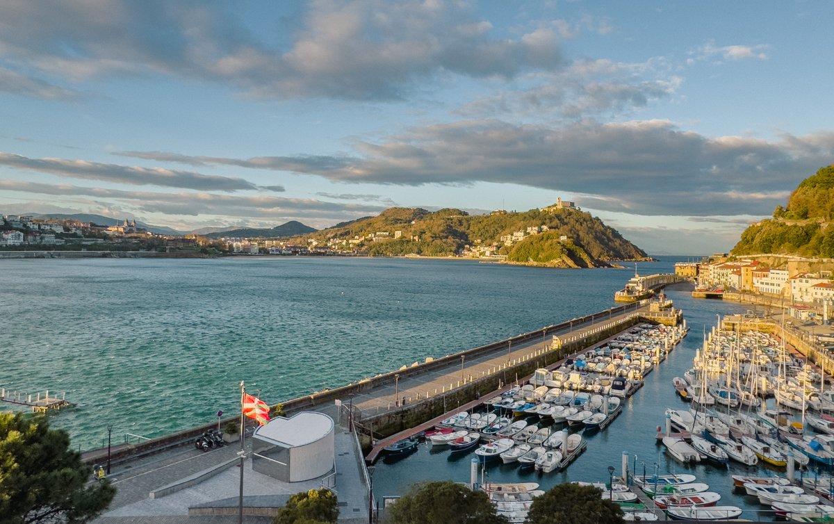 Our bay can change in a flash from almost tropical calm to the wildest of Atlantic squalls. 🌊

lasalaplazahotel.com

#LasalaPlazaHotel #Donostia #SanSebastian
