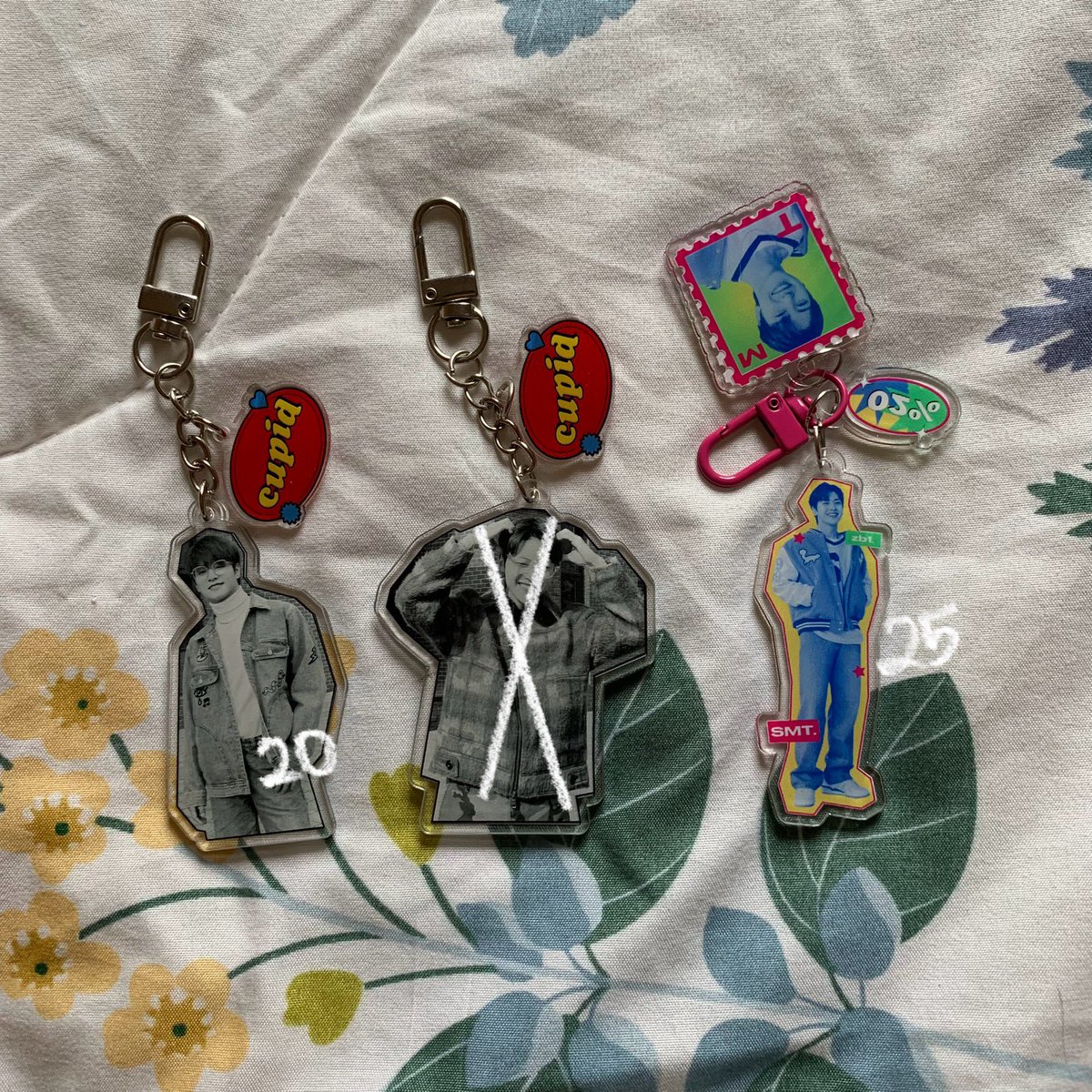 🗯 WTS Keychain Keyring Fanmade.

☻ Zihao LE’V.
— 20K, by @/amourjyo.
☻ Matthew ZB1 ZEROBASEONE.
— 25K, by @/jiwoongab.

☻ Take 2 diskon 5K!

📝 Unsealed but unused. Gapernah dipake keluar sama sekali. In good condition! ⭐️