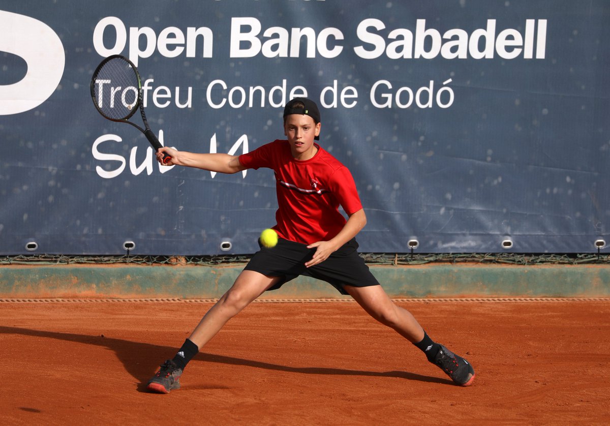 TennisTarragona's tweet photo. TENNIS | GODÓ SUB-14 AL CTT⚫🔴✅
👏🏼 Gràcies a tots per formar part d’un altre dia inoblidable pel CTT
CLUB TENNIS TARRAGONA, #LATEVACASA 🖤❤️
#totsfemctt #joemsumoalctt #ctt #clubtennistarragona #comunitatctt #femfamilia #calaromana #tarragona #tennis #godo https://t.co/eGpOnDZVxU