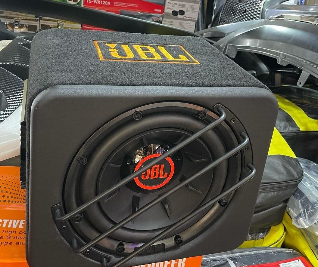 Okellojames2561's tweet image. Full bass deep woofer from jbl for cars onlyn.if interested in please call or whatsapp 0700273121 0774596043.